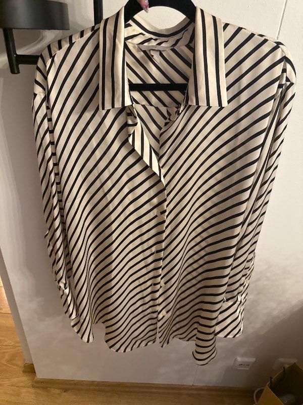 H&M röndótt skyrta