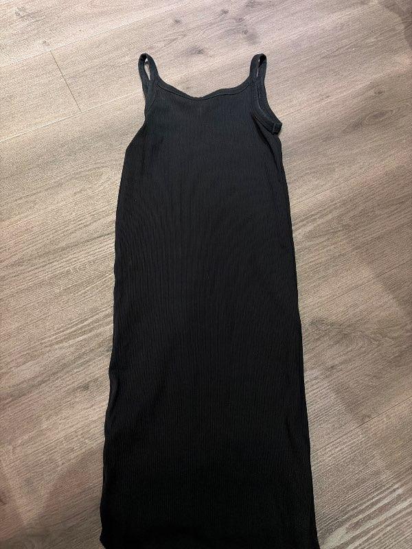 H&M svartur hlýrakjóll