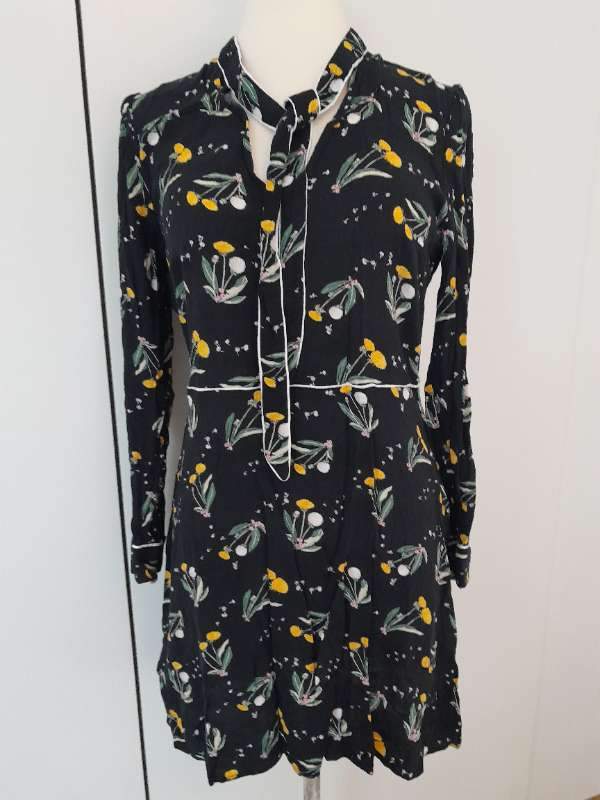 H&M svartur með blómum
