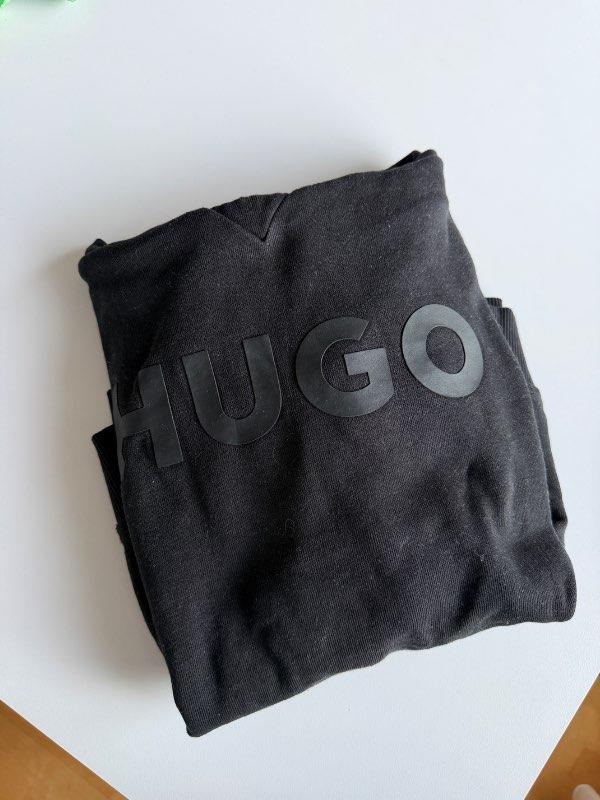 Hugo Boss hettupeysa