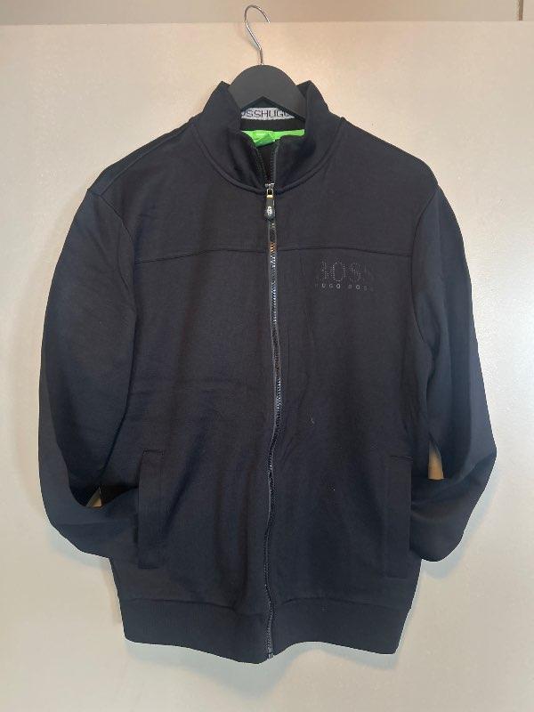 Hugo Boss peysa rennd