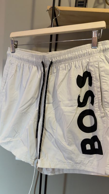 Hugo Boss sundskýla