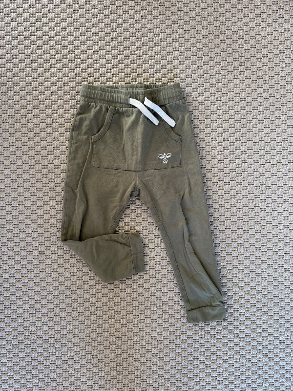Hummel joggingbuxur grænar