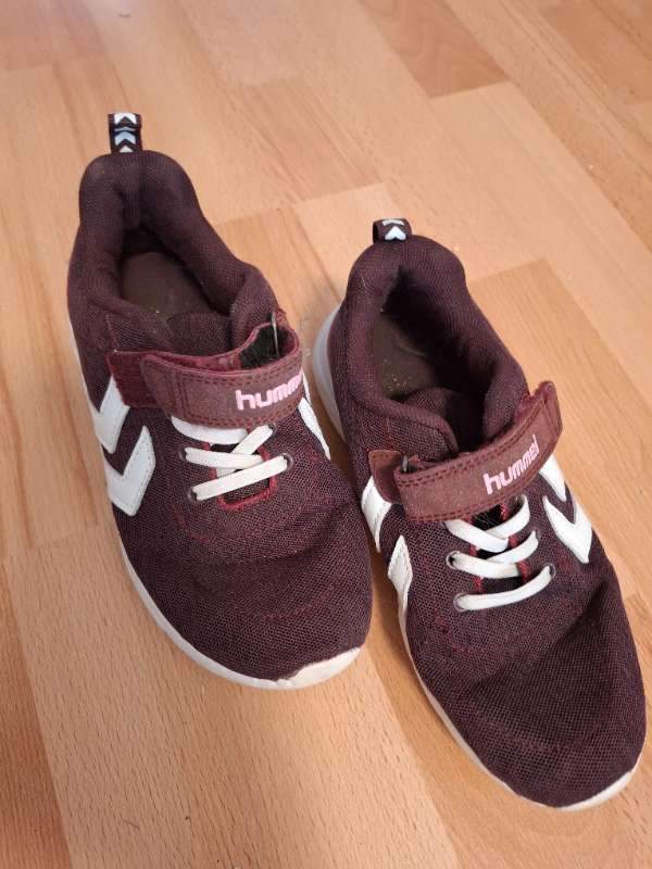 Hummel strigaskór