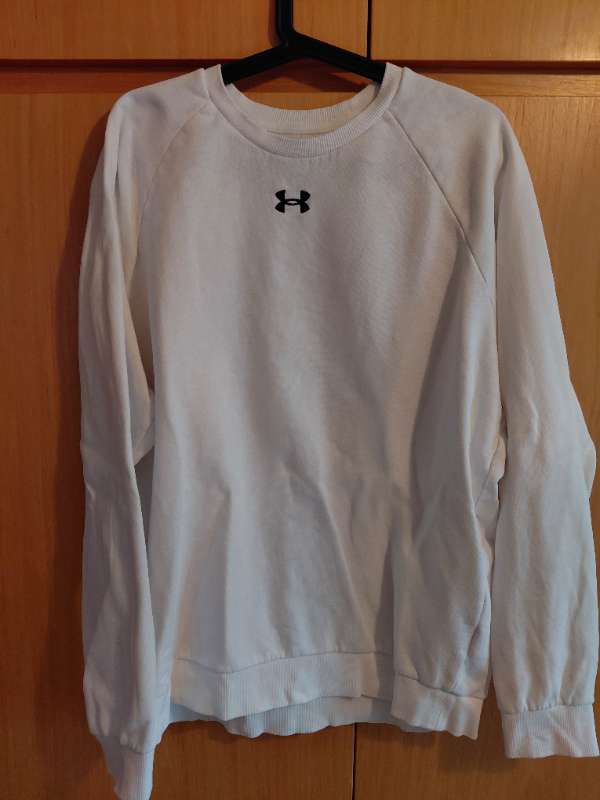Hvít Under Armor peysa