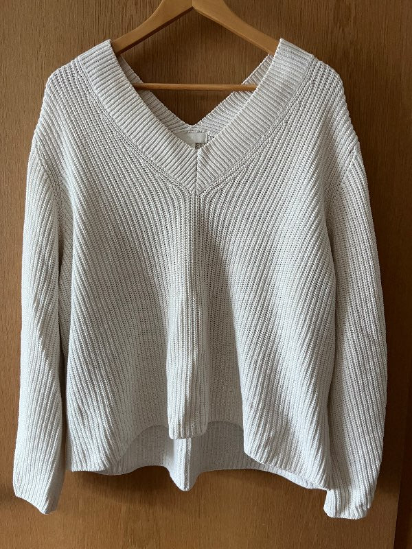 Hvít oversized peysa