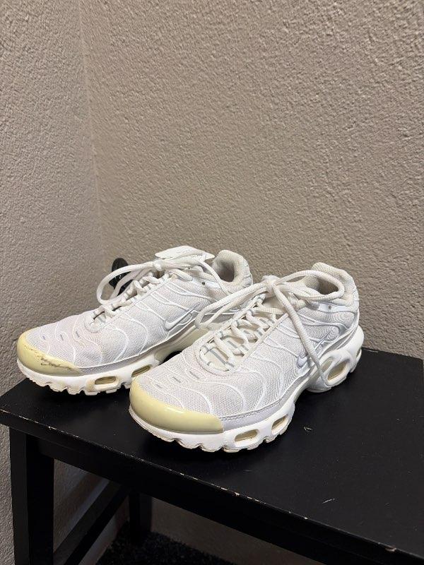 Hvítir Nike Áir skór
