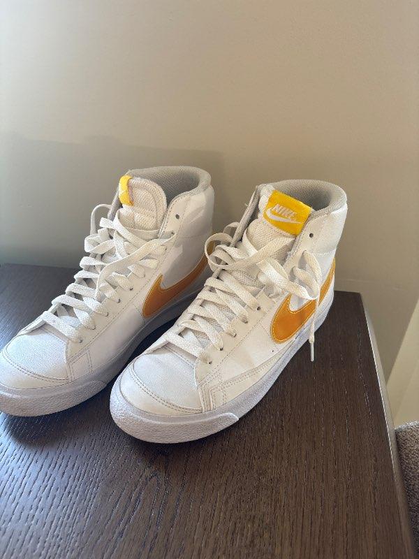 Hvítir nike skór