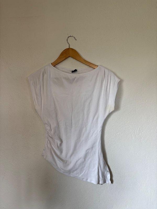 Hvítur bolur frá Gina Tricot