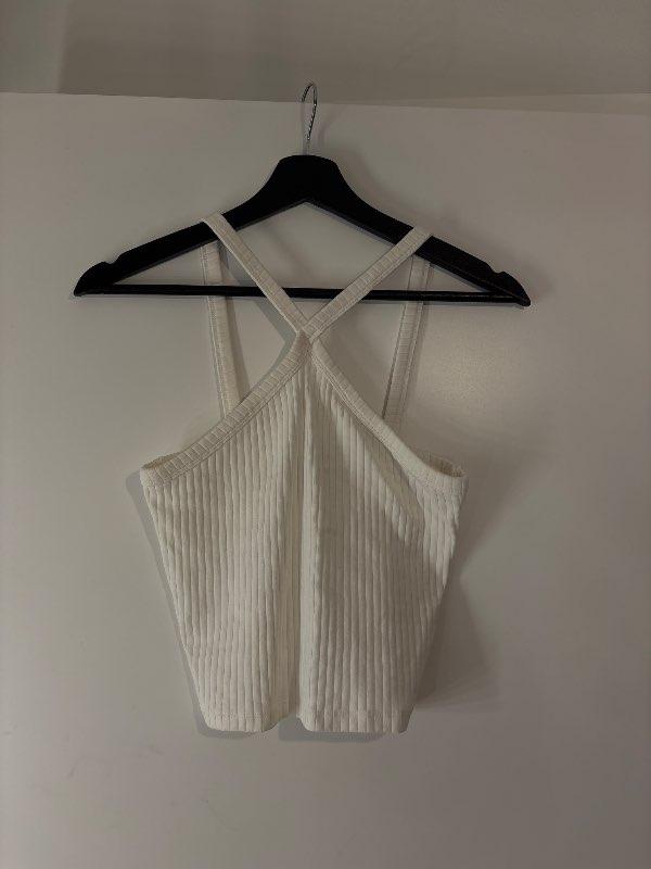 Hvítur bolur frá Gina Tricot