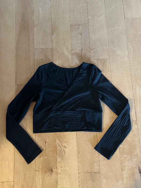 Svartur crop top langerma