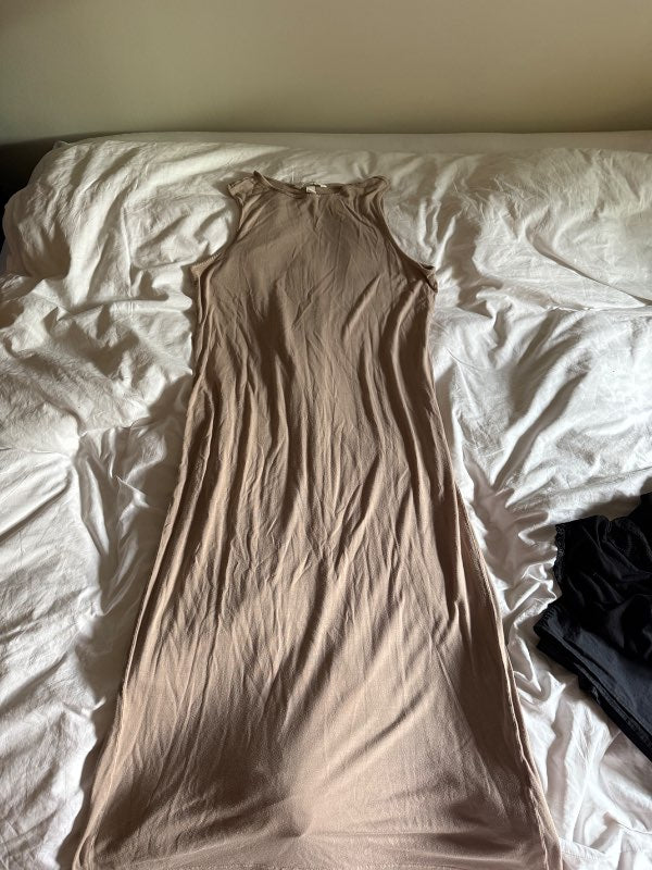 Síður ljós kjóll úr H og M