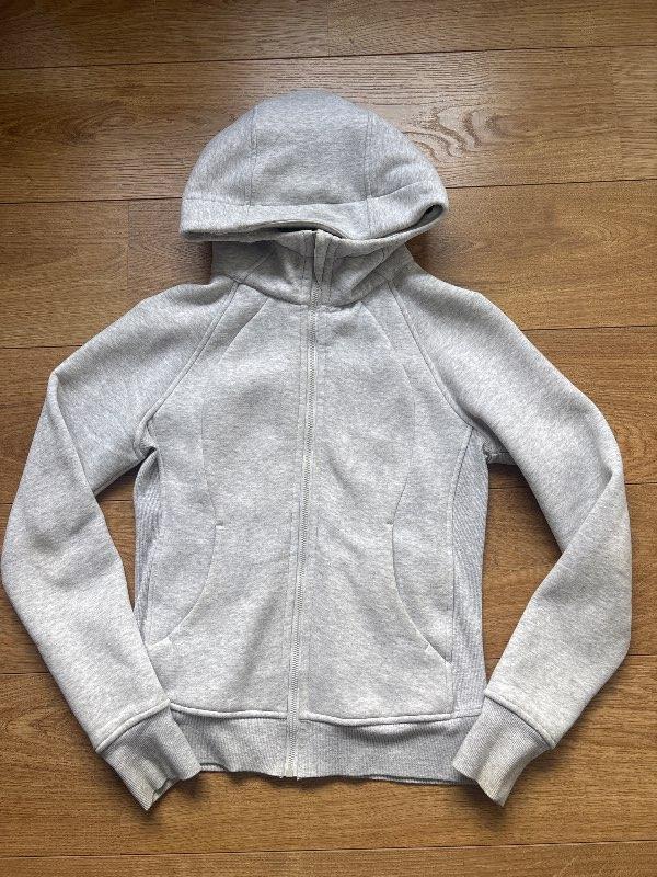 Kenzen rennd hettupeysa grá