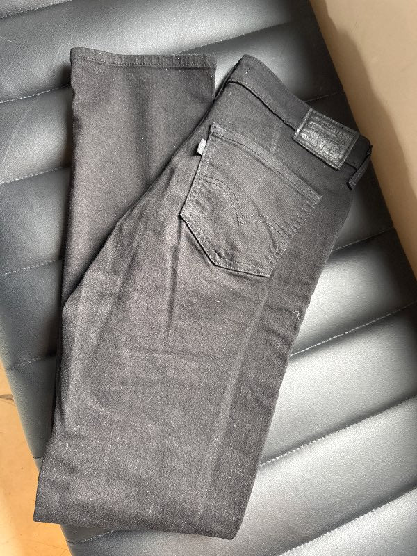 Levi’s 712 slim svartar gallabuxur
