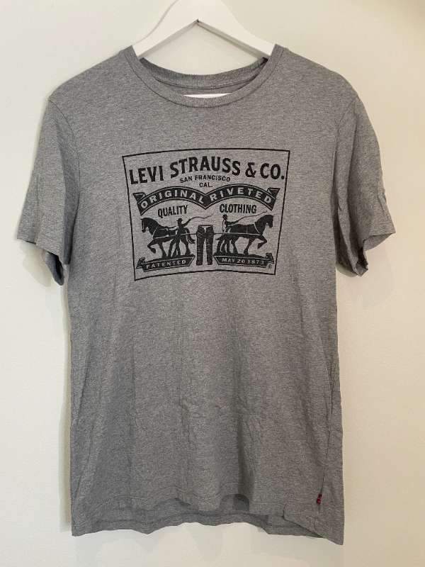 Levi's stuttermabolur