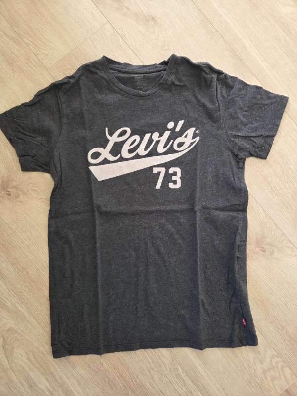 Levis bolur