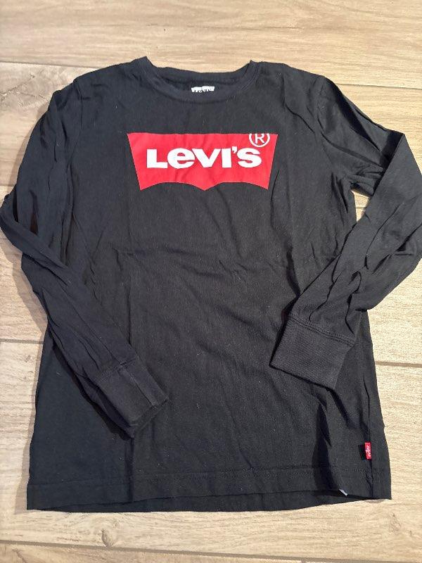 Levis svartur