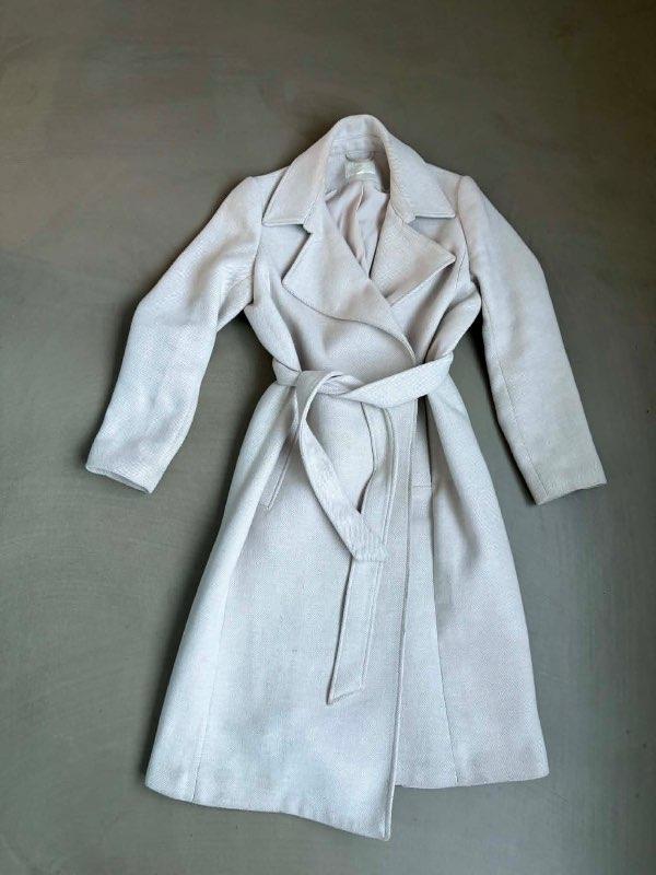 Ljós H&M skápa