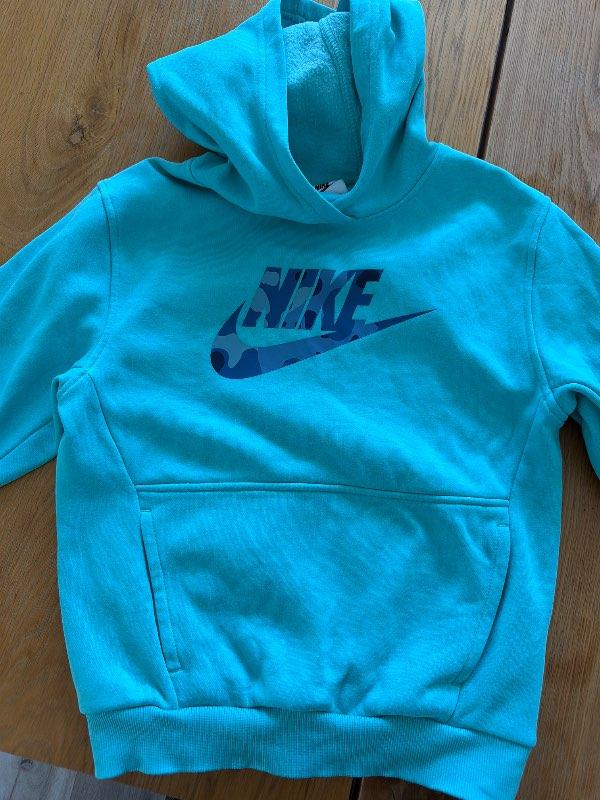 Ljosblá nike hettupeysa