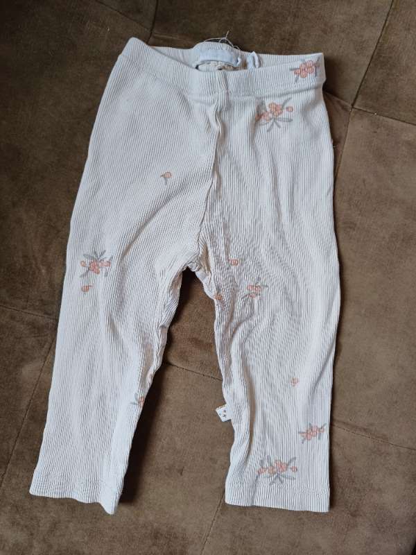 Ljósgular leggings með blómum