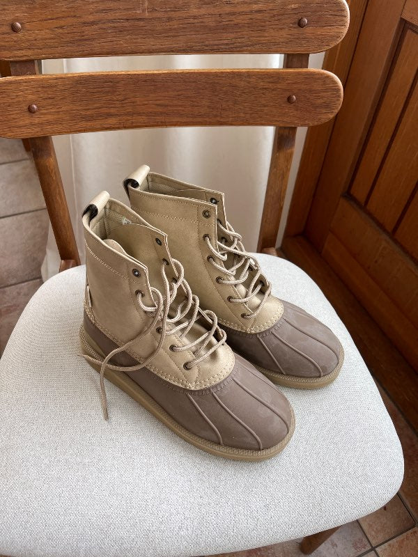 Ljósir vetrarboots