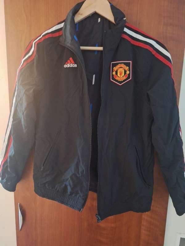 MANUTD jakki, hægt að snúa á tvo vegu