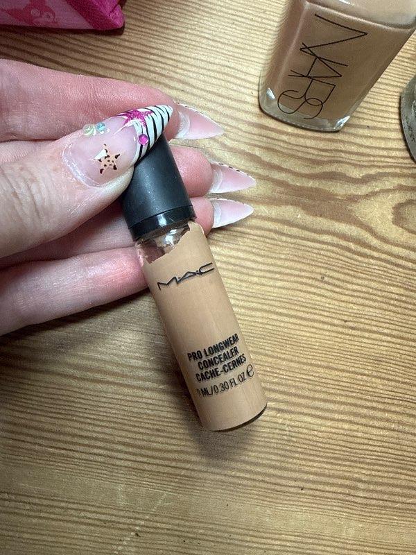 Mac concealer