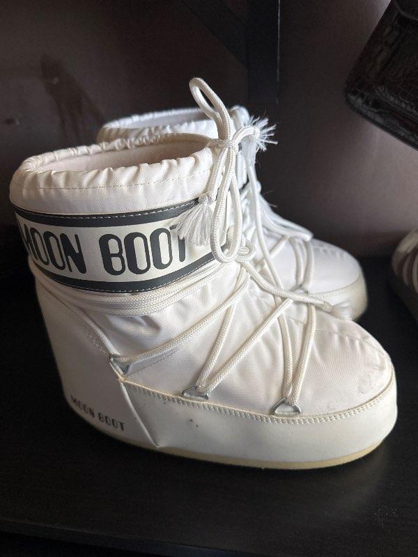 MoonBoots