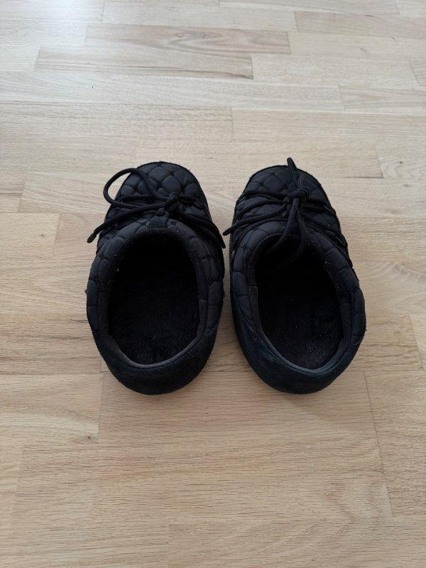 Moon boots mules