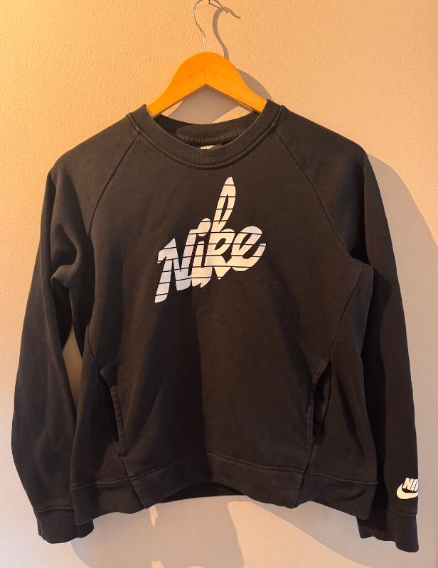NIKE peysa barna