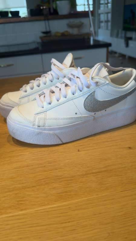 NIKE skór notaðir 1 dag