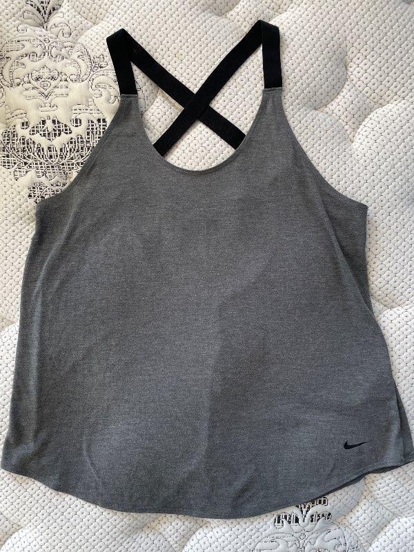 Nike Dri-Fit grár bolur