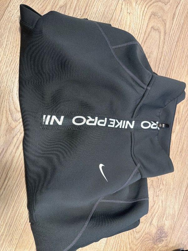 Nike Pro Peysa