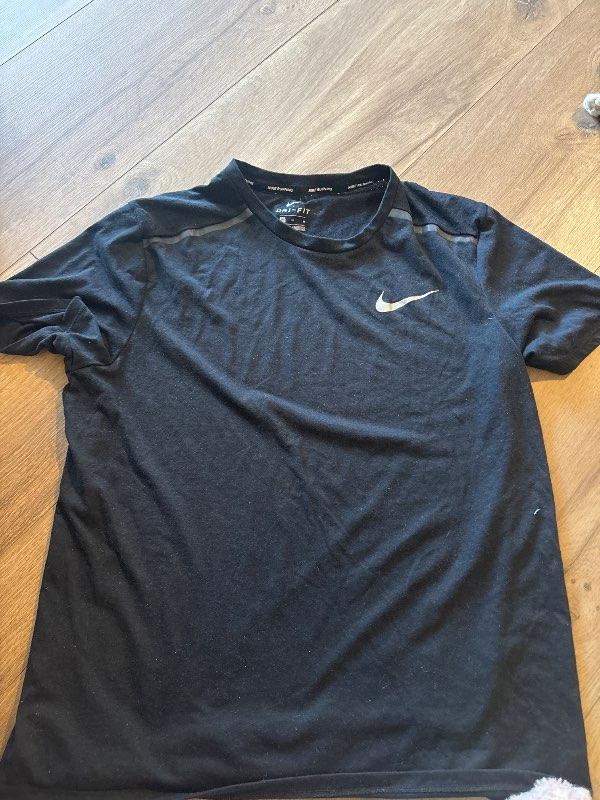 Nike Svartur bolur