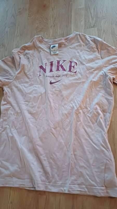 Nike bolur bleikur