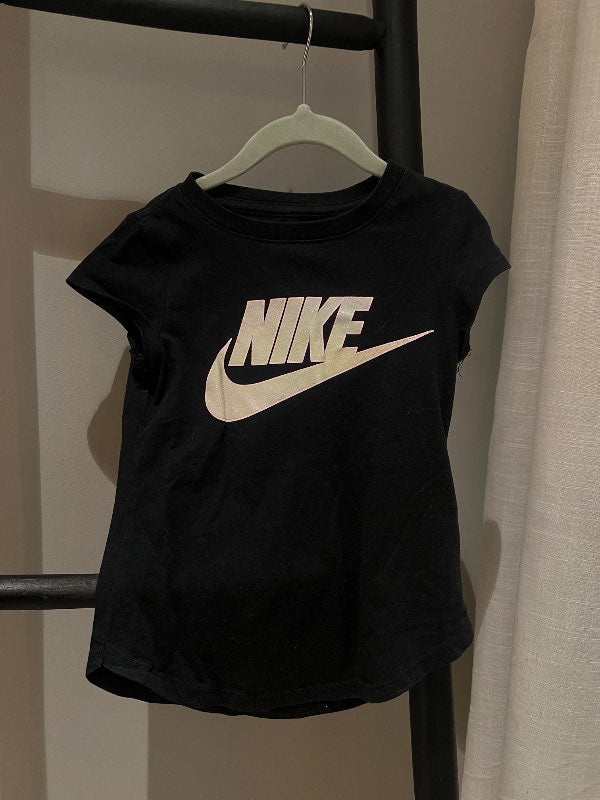 *Nike bolur svartur