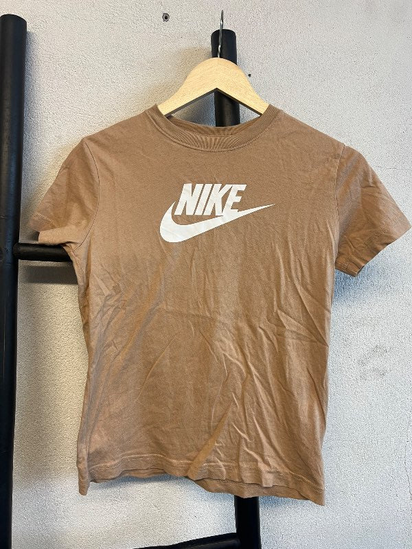 *Nike brúnn bolur