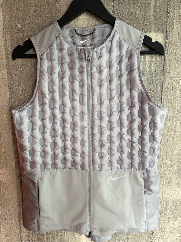 Nike dömuvesti