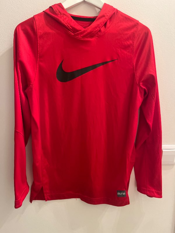 Nike drifit íþróttapeysa rauð