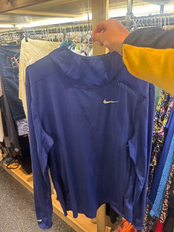 Nike fjólublá æfingapeysa