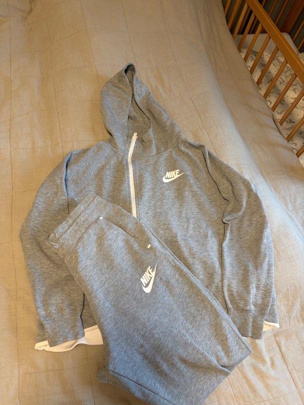 Nike galli grár