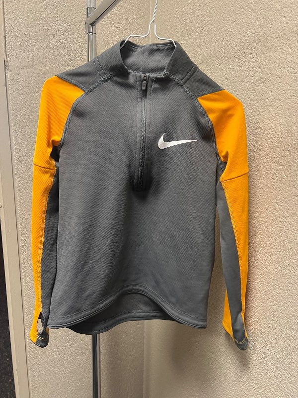 *Nike grá