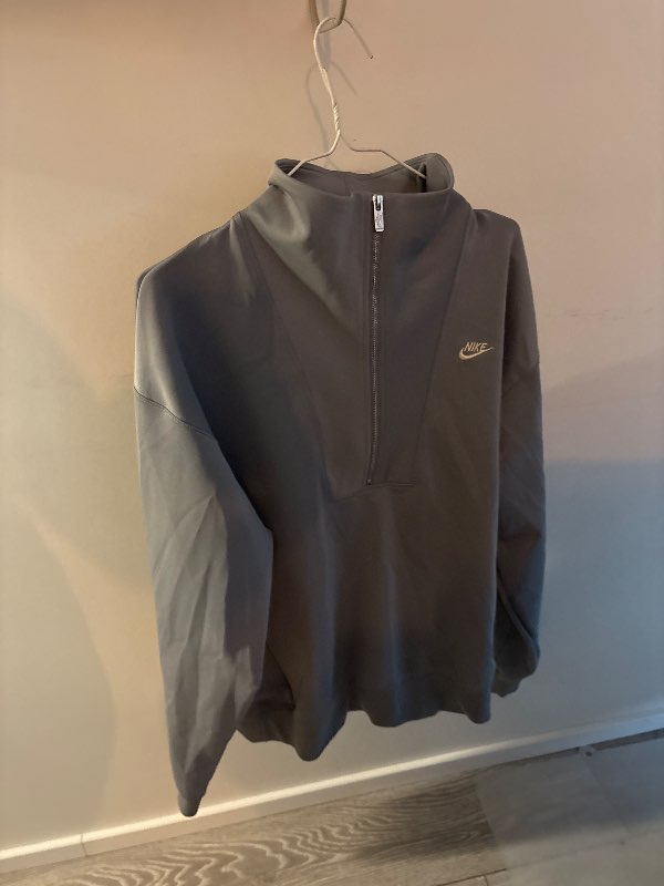 Nike grá peysa