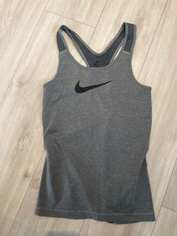 *Nike grár íþróttabolur