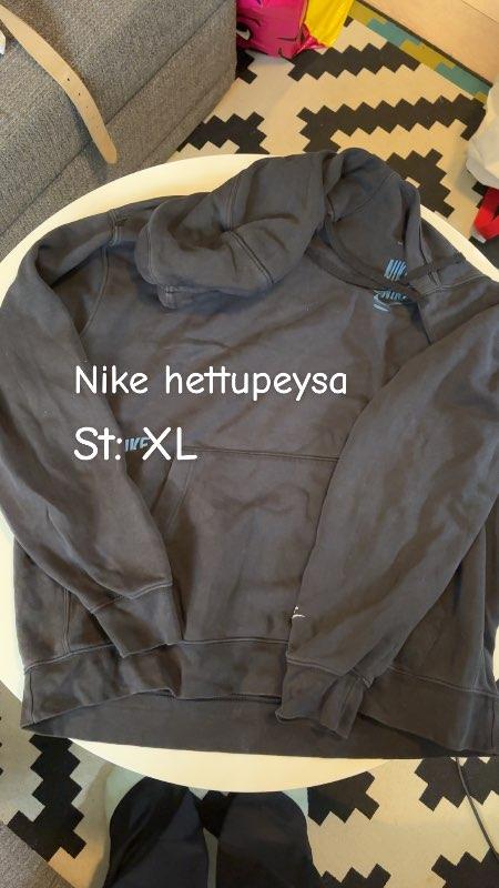 Nike hettupeysa