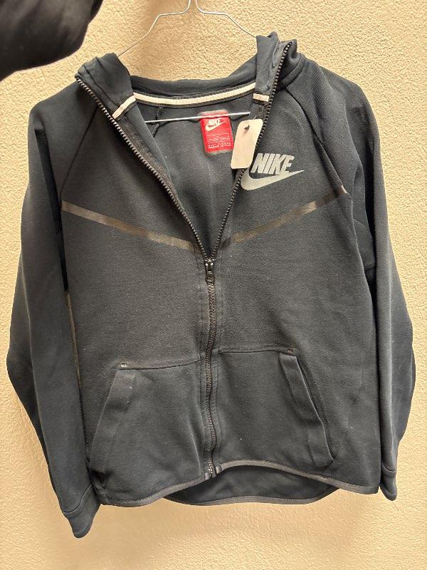 Nike hettupeysa