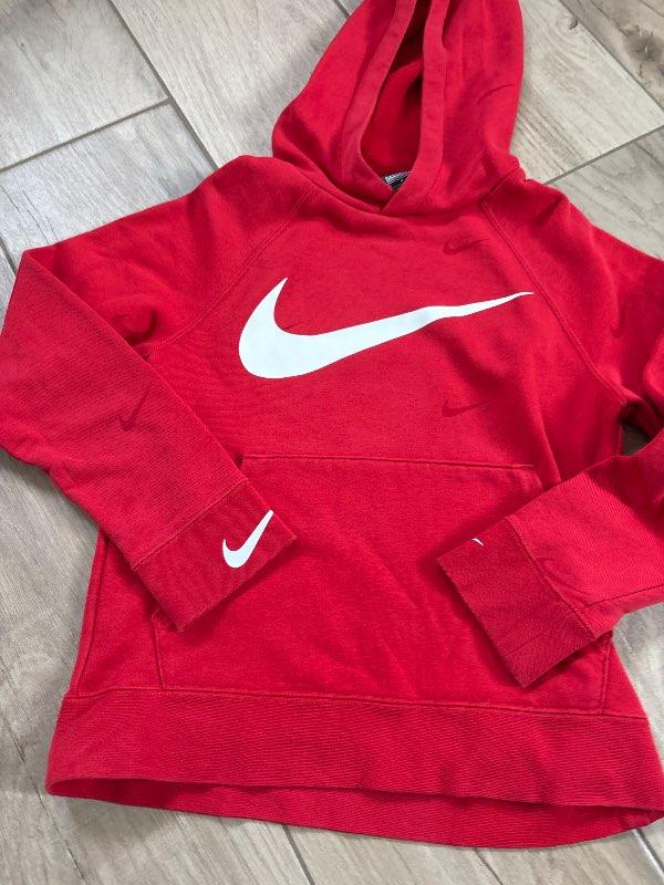 Nike hettupeysa
