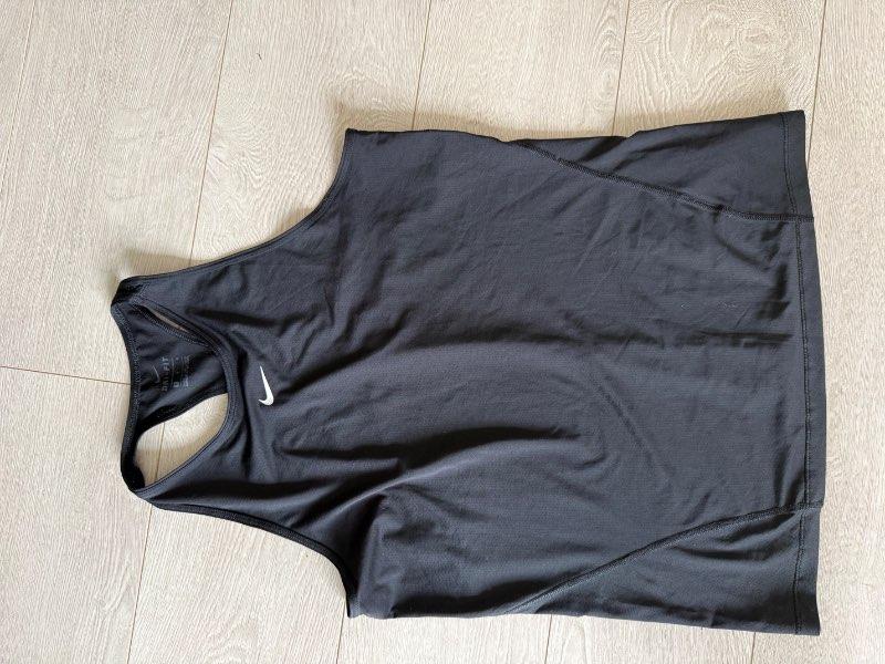 Nike íþróttabolur