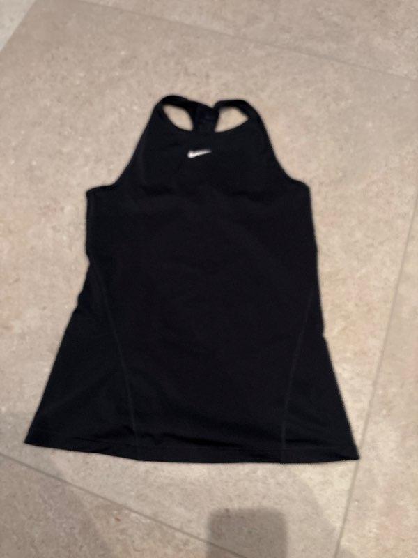 Nike íþróttabolur