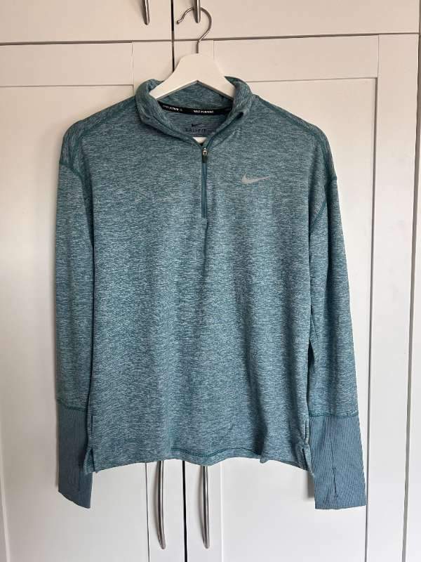 Nike íþróttapeysa